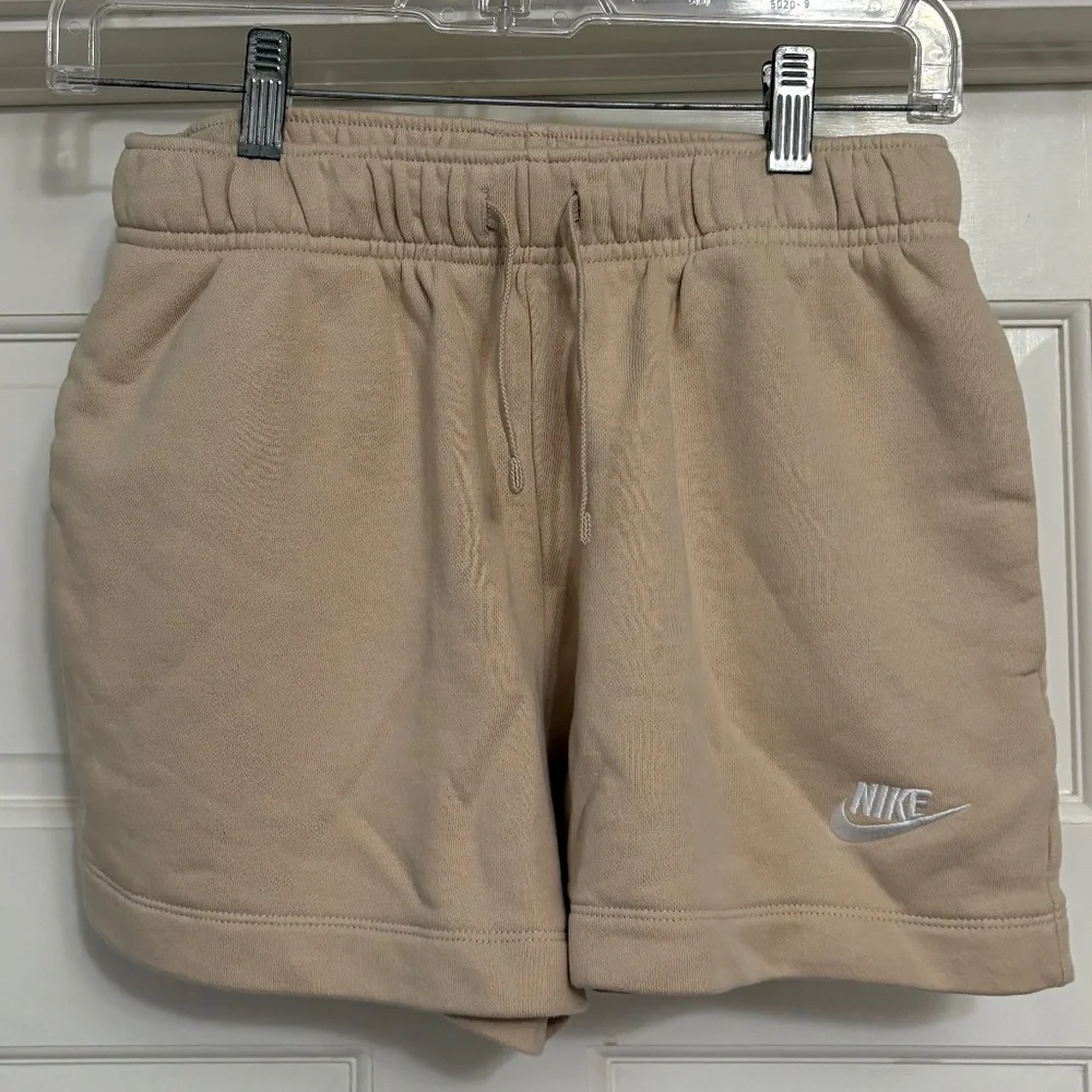 Nike Women’s Sportswear Phoenix Mid-rise 4” shorts - Picture 1 of 5
